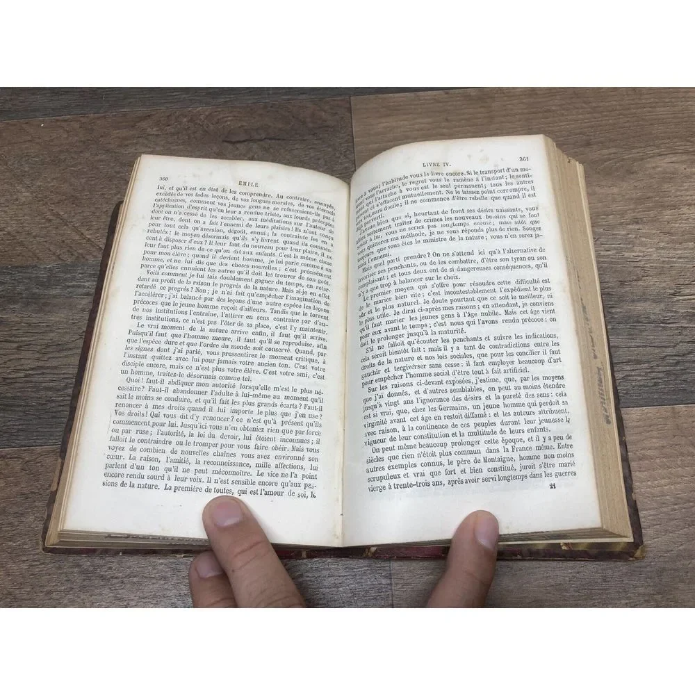 Emile ou De L'Education. J-J Rousseau Undated Librairie Garnier Freres -‎ Good